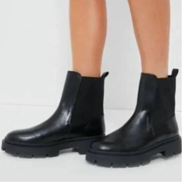 New Schutz Billie Casual Black Leather Lug Outsole Chelsea Boots size 6 - Picture 1 of 15